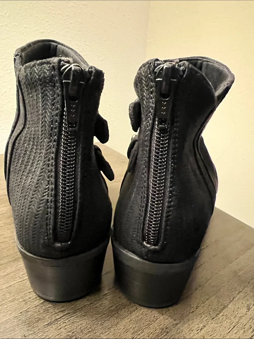 Bare traps Women's Black Ankle Boots - Sleek Stretch Shaft